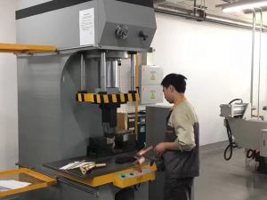 Japan Client Testing Hydraulic Press Machine sa Our Factory